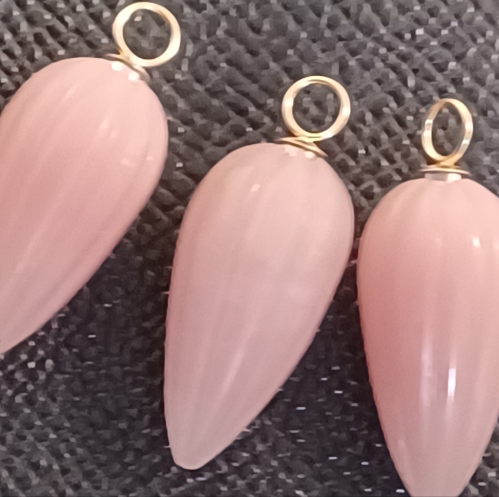 18k Pendant Pink Guava carved 100% natural stone from brazil